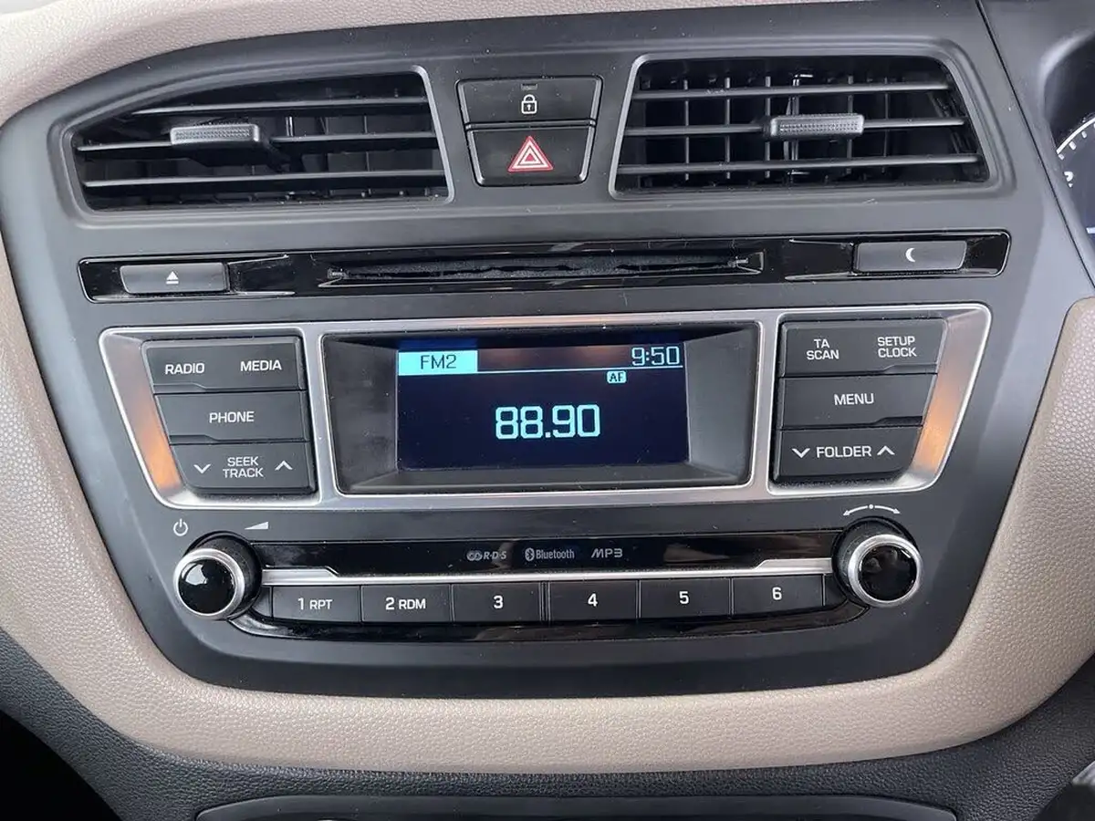 2015-hyundai-i20-12-se-hatchback-5d-big-39