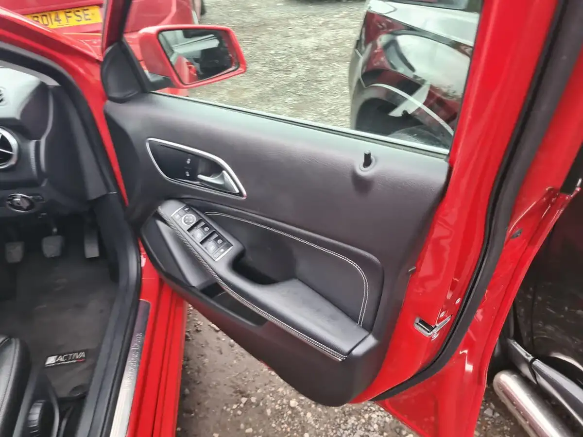 2017-mercedes-benz-a-class-15d-a180d-se-ss-big-15