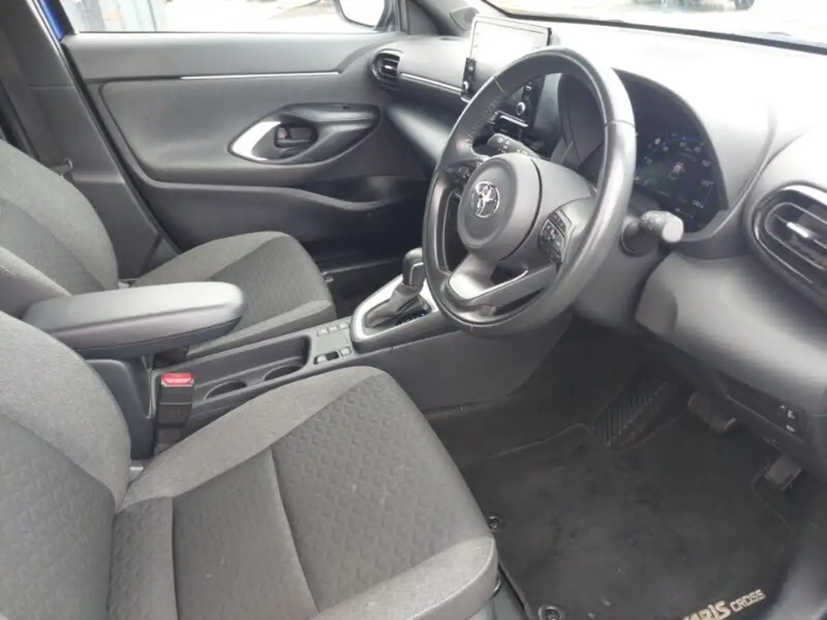 2021-toyota-yaris-15-vvt-i-design-panoramic-roof-big-11