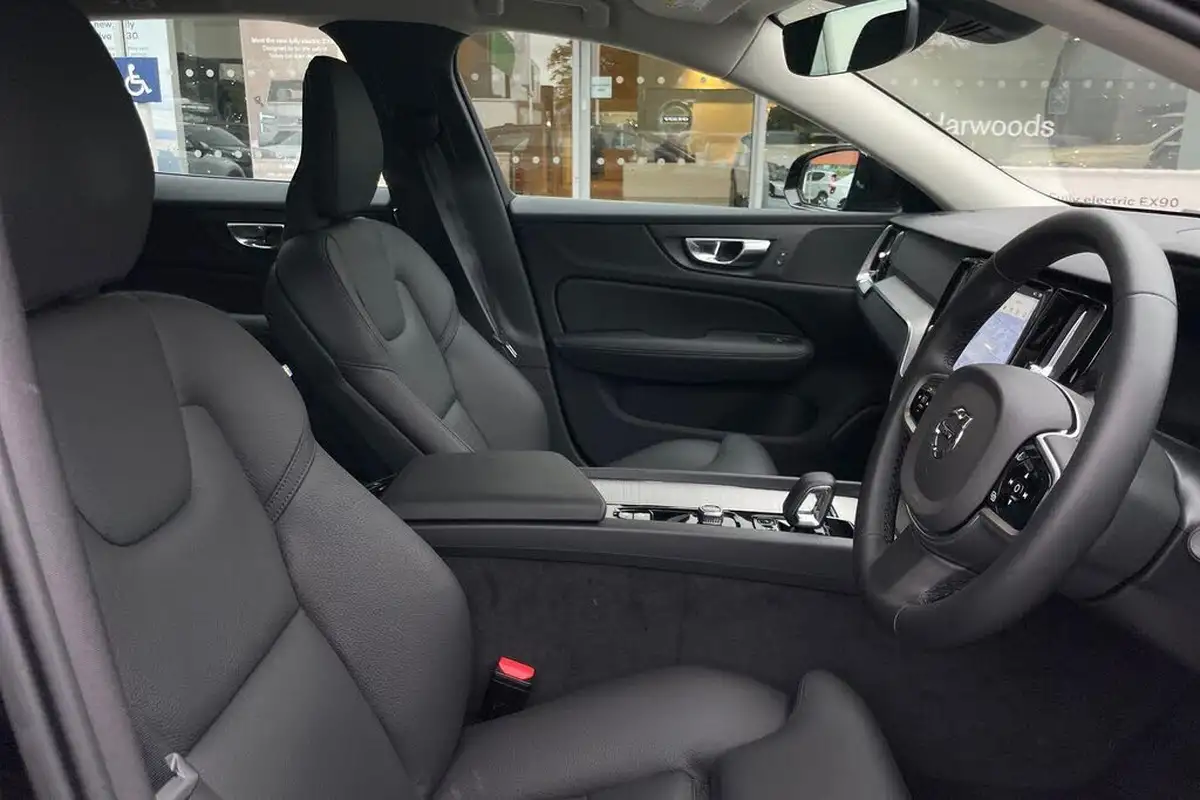 2025-volvo-v60-20-b4-plus-station-wagon-big-24
