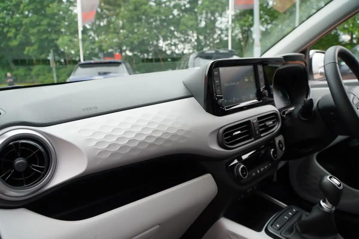2024-hyundai-i10-12-premium-84ps-big-25