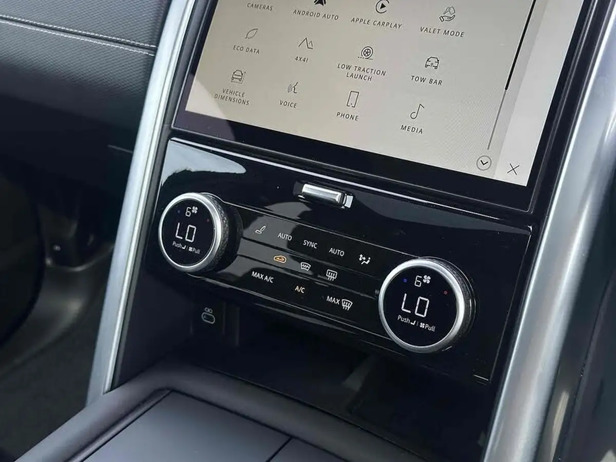 2023-land-rover-discovery-30-d300-dynamic-hse-big-39