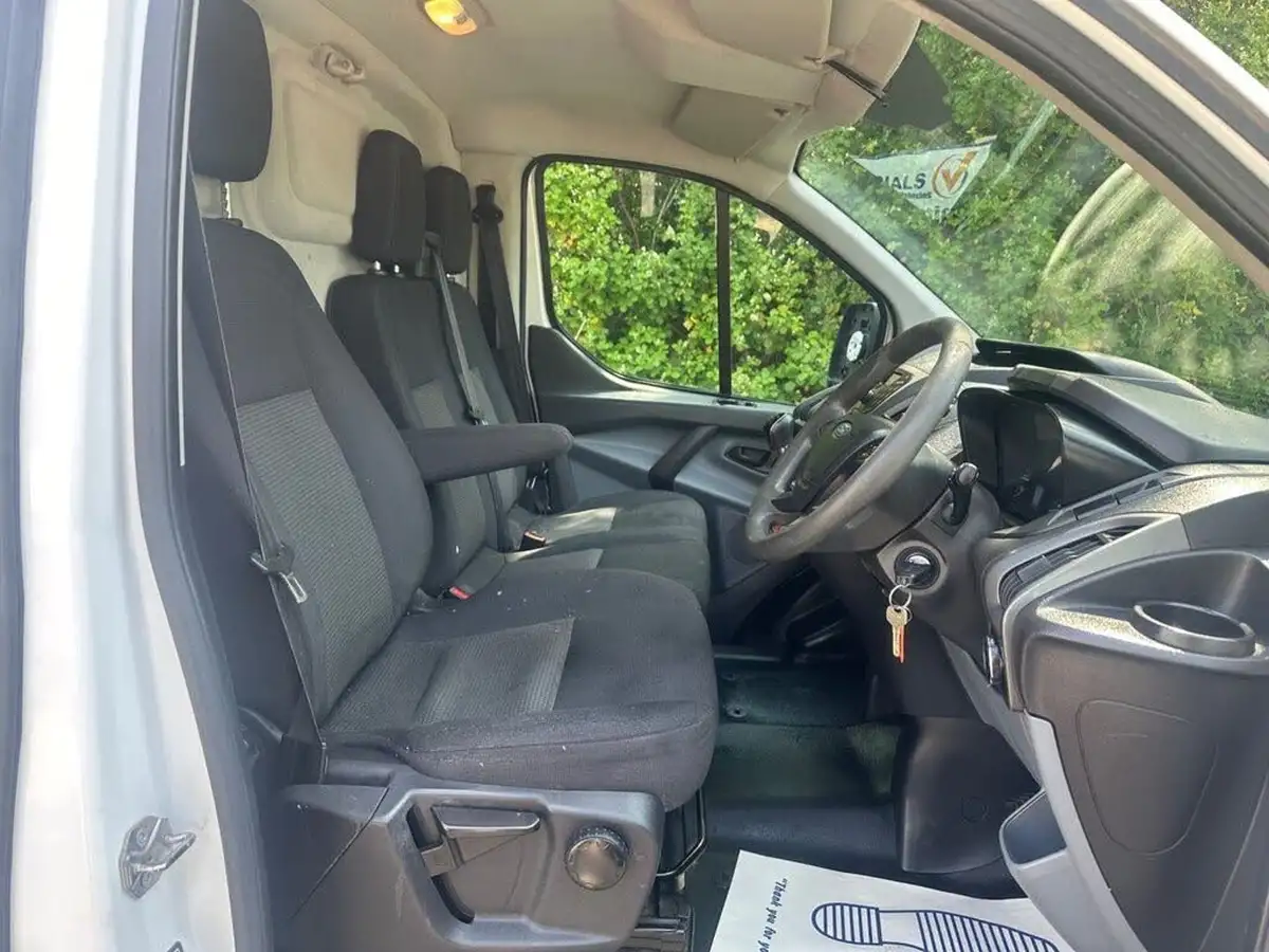 2016-ford-transit-custom-20tdci-270-l1h1-130pseu6-panel-van-big-8