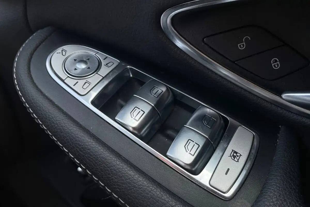 2020-mercedes-benz-c-class-20d-c300d-amg-line-edition-244ps-premium-saloon-4d-big-30