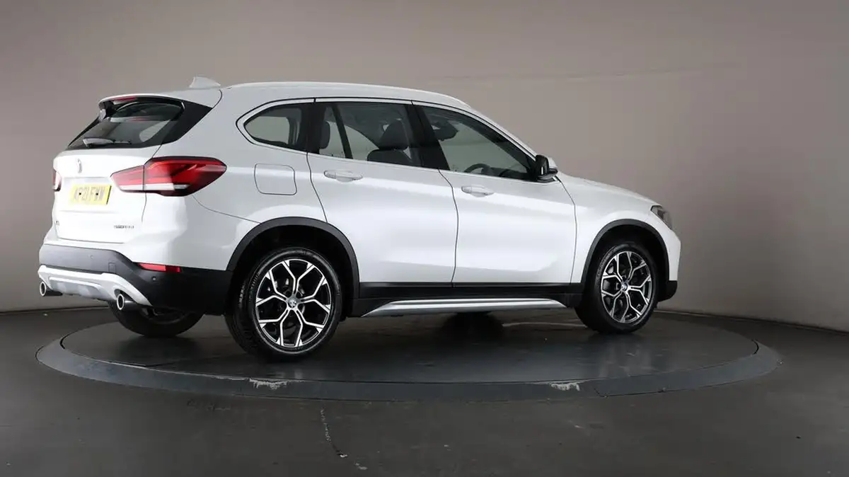 2021-bmw-x1-20td-sdrive18d-xline-big-66