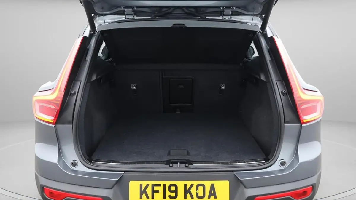 2019-volvo-xc40-20td-d3-r-design-pro-awd-geartronic-big-17
