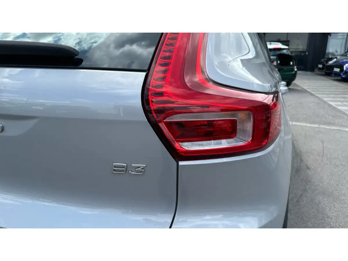 2023-volvo-xc40-20-b3-plus-big-21