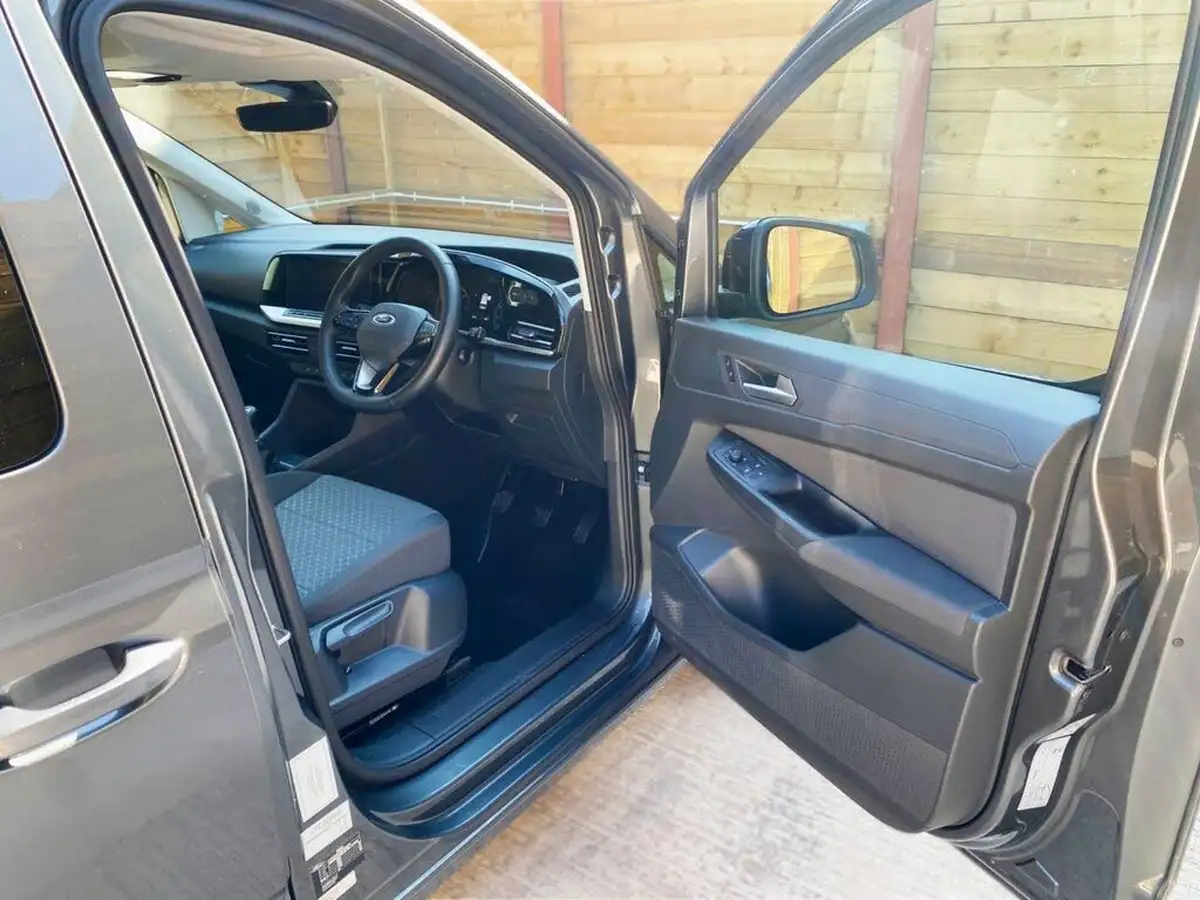 2023-ford-tourneo-connect-20-titanium-big-11