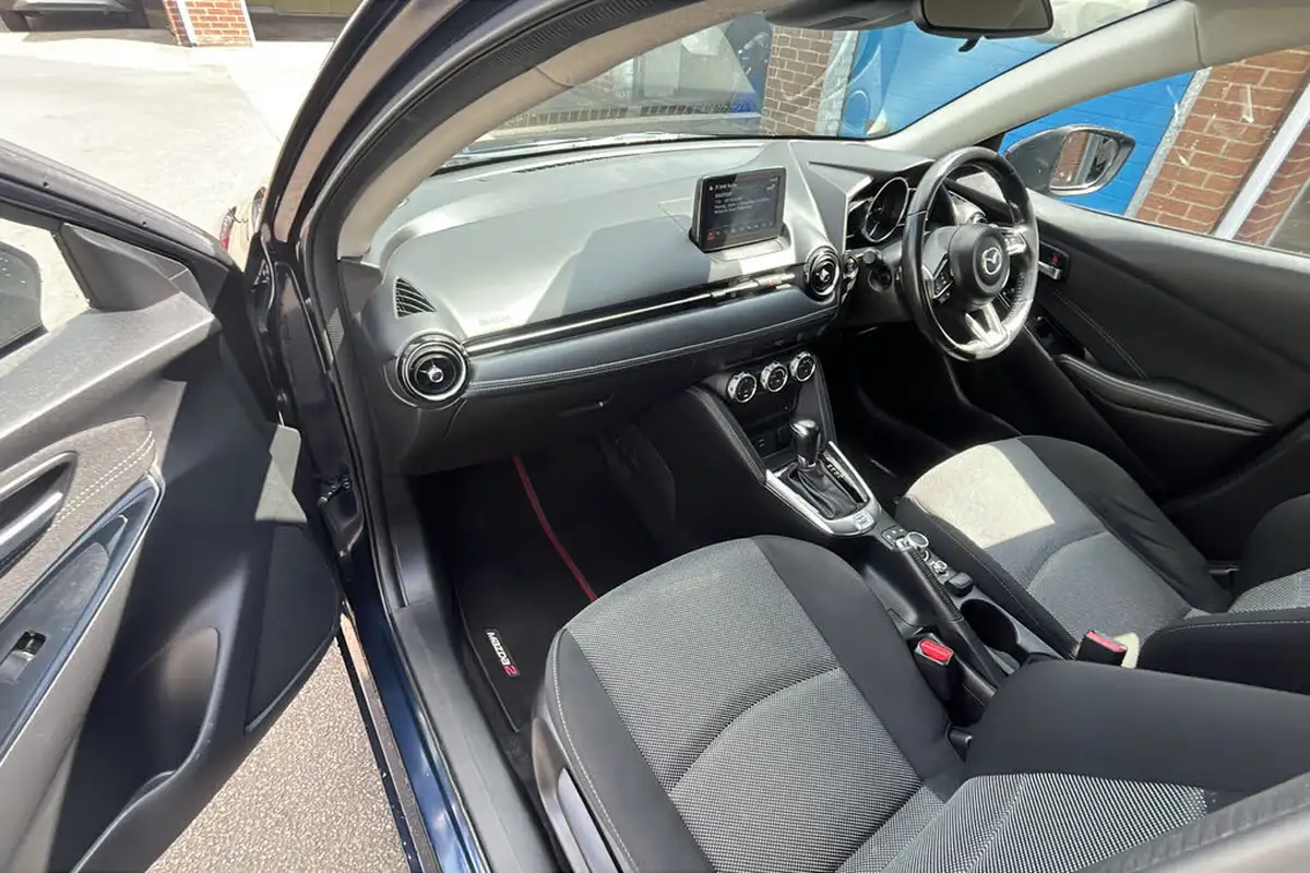 2019-mazda-mazda2-15-sport-nav-auto-big-9