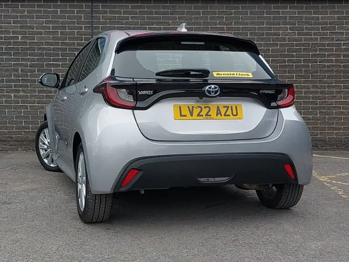 2022-toyota-yaris-15-vvt-i-icon-big-1