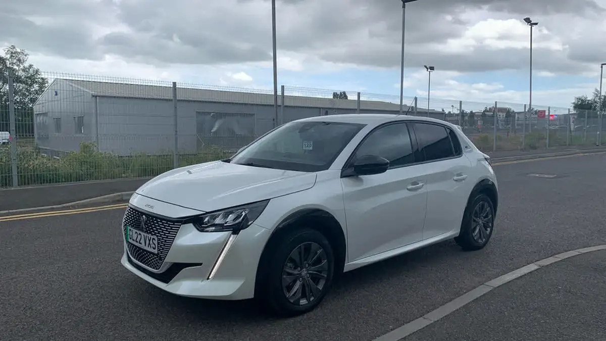 2022-peugeot-208-e-allure-premium-big-6