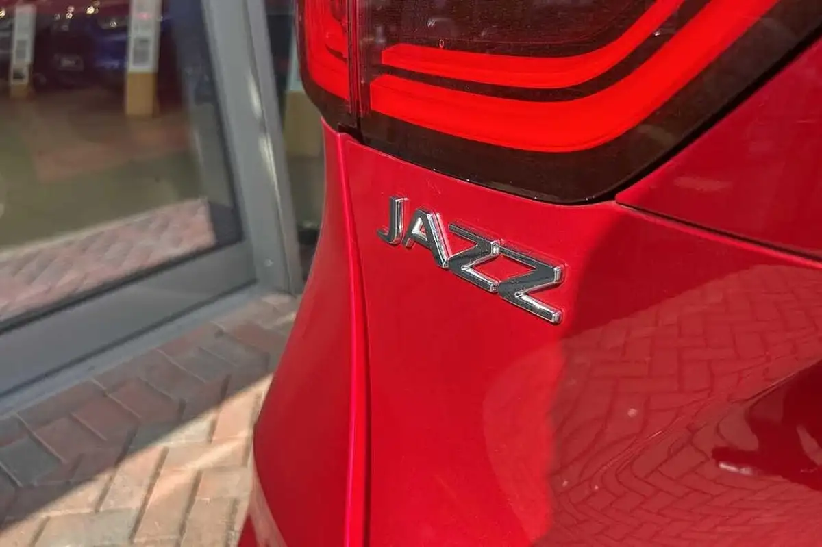 2025-honda-jazz-15-i-mmd-advance-big-18