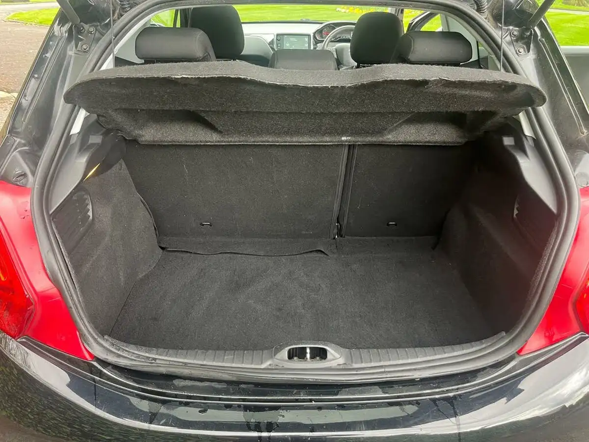 2015-peugeot-208-12-style-puretech-3d-big-15