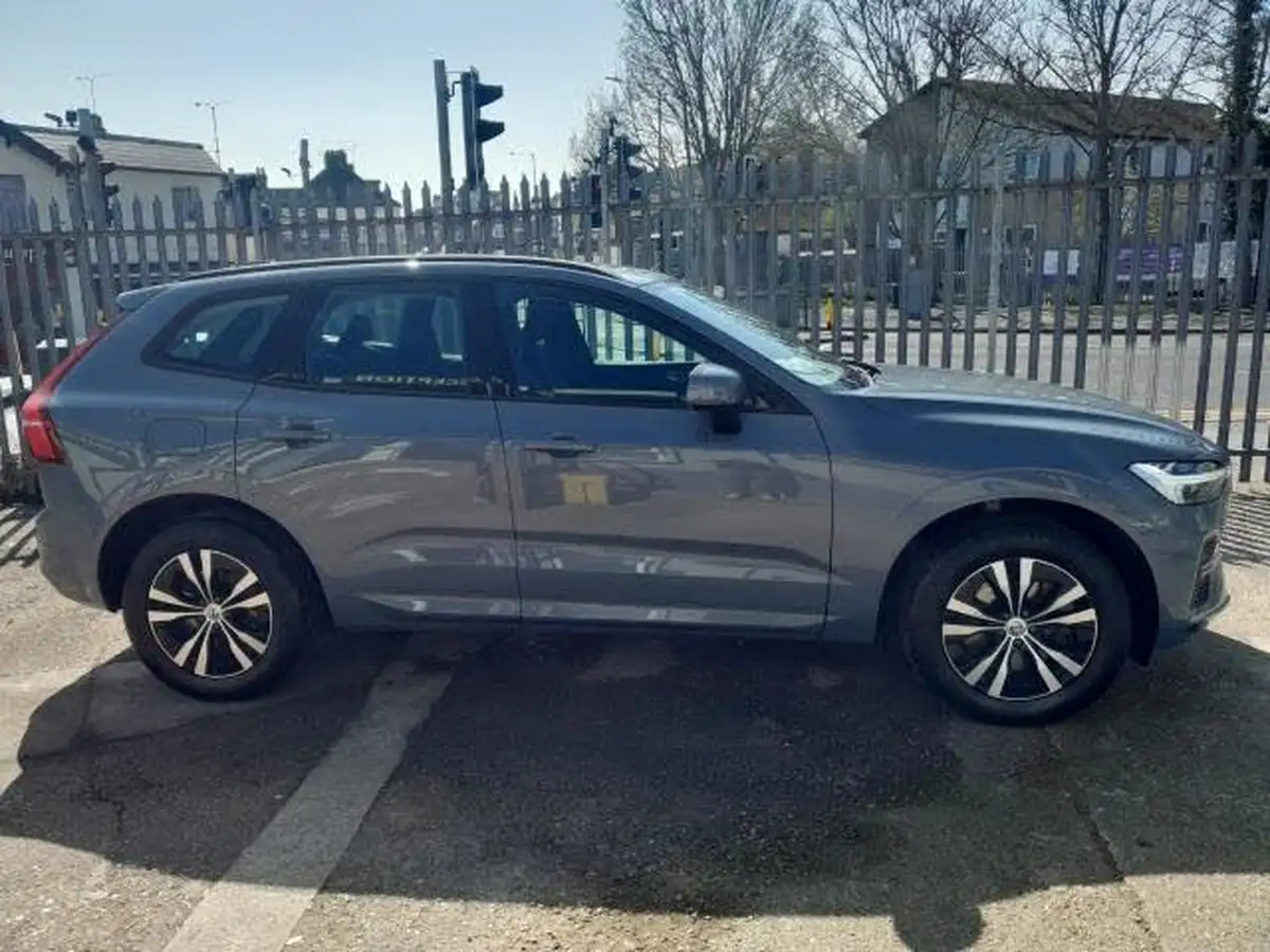 2022-volvo-xc60-20-b5-core-big-8