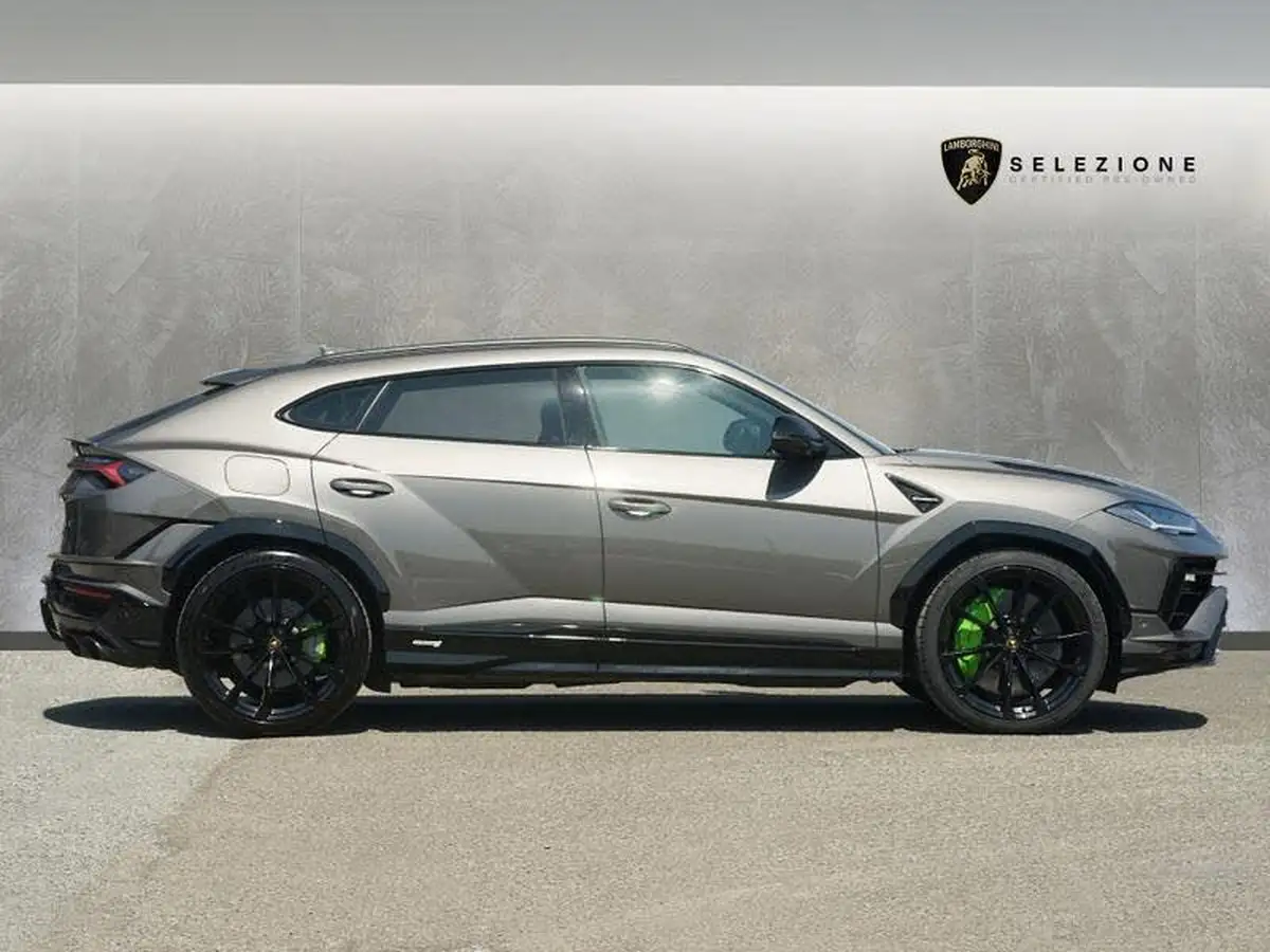 2023-lamborghini-urus-40-no-trim-big-2