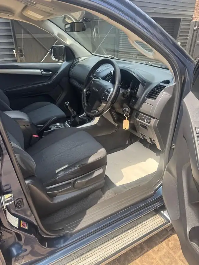 2015-isuzu-d-max-25td-yukon-double-pickup-big-8