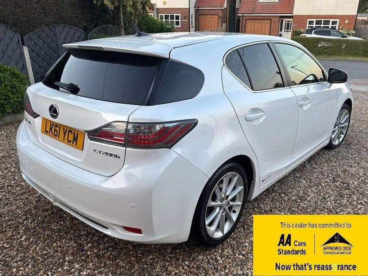 2011-lexus-ct-200h-18-se-l-big-3