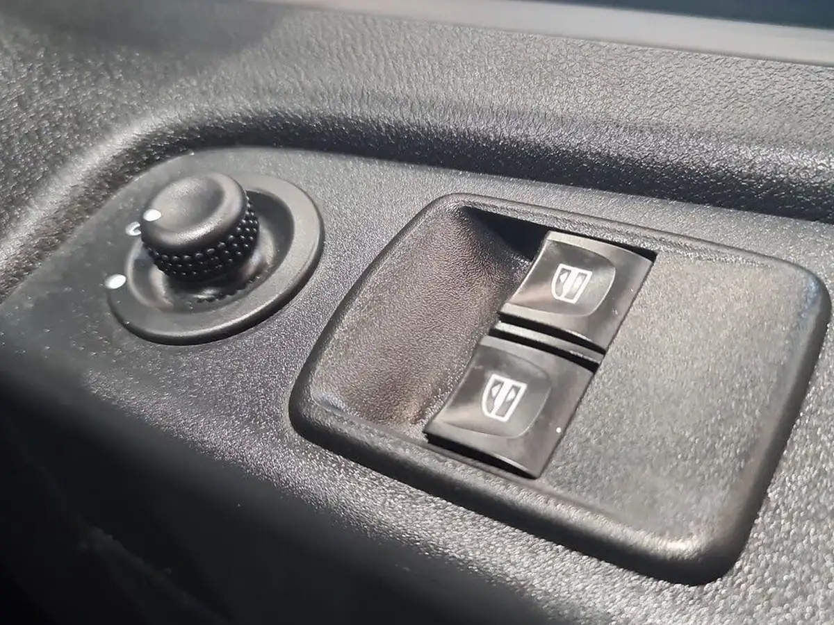 2021-renault-trafic-20dci-ll30-energy-120-business-panel-big-31
