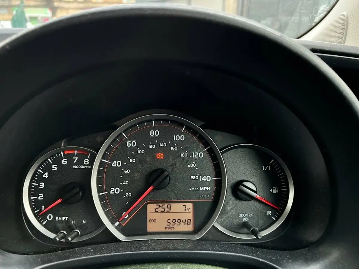 2013-toyota-yaris-133-tr-vvt-i-5d-big-11