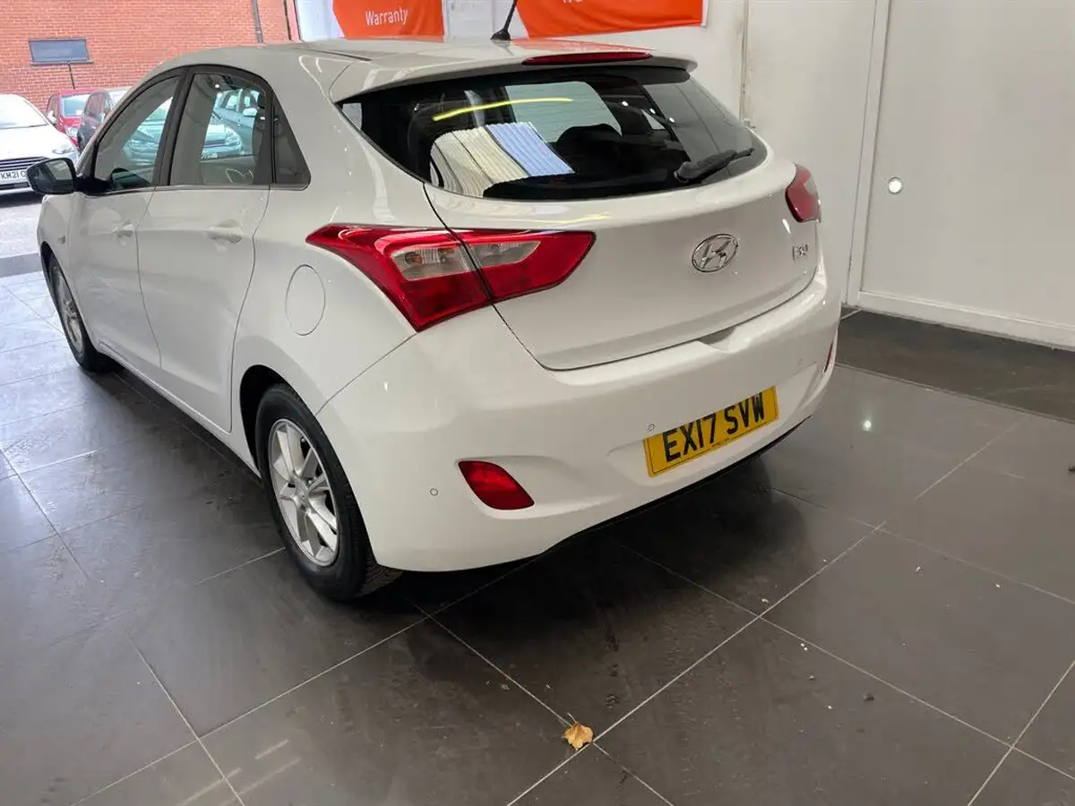 2017-hyundai-i30-16crdi-se-110ps-blue-drive-hatchback-big-7