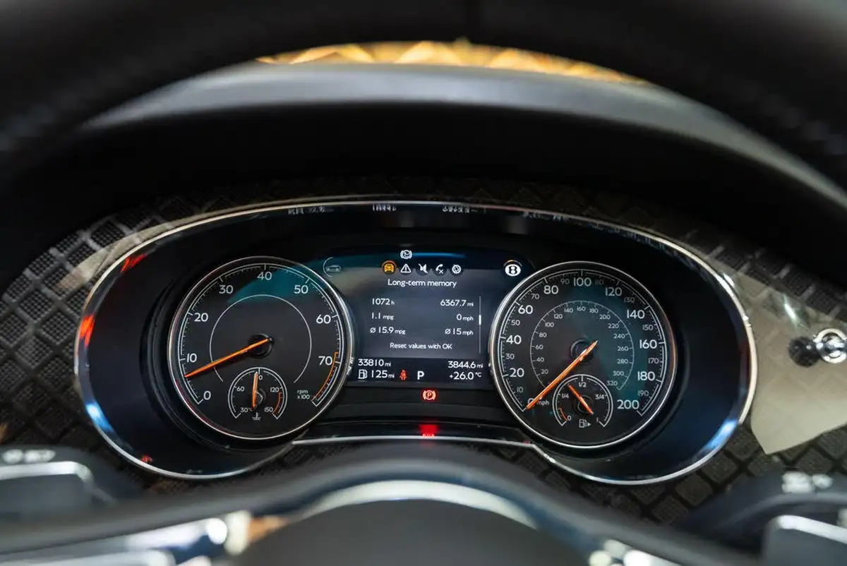 2019-bentley-bentayga-40-v8-big-33