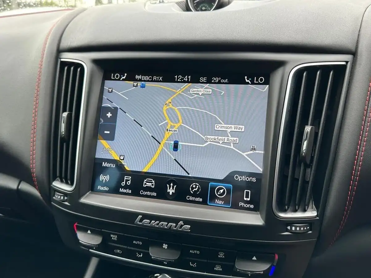 2019-maserati-levante-30-gransport-nerissimo-pack-ss-big-11