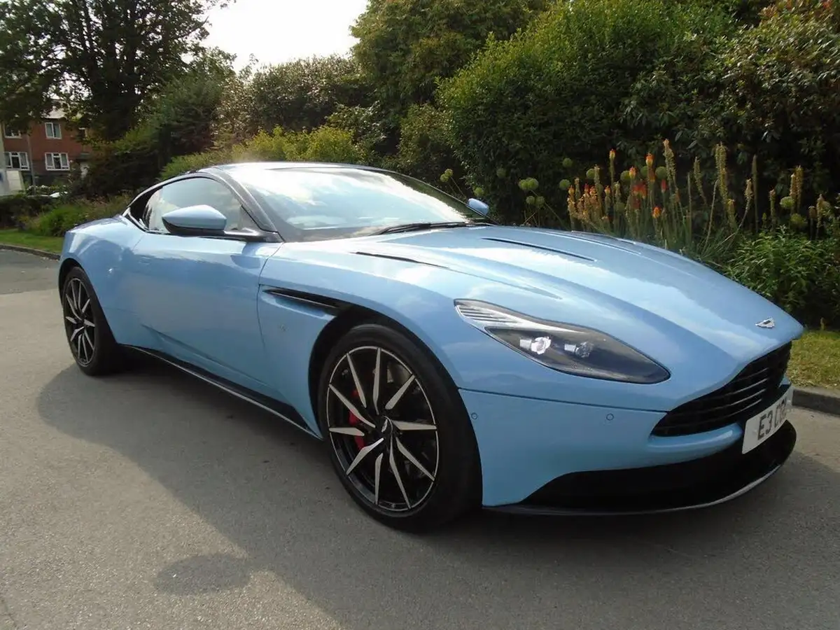 2017-aston-martin-db11-52-v12-launch-edition-big-6