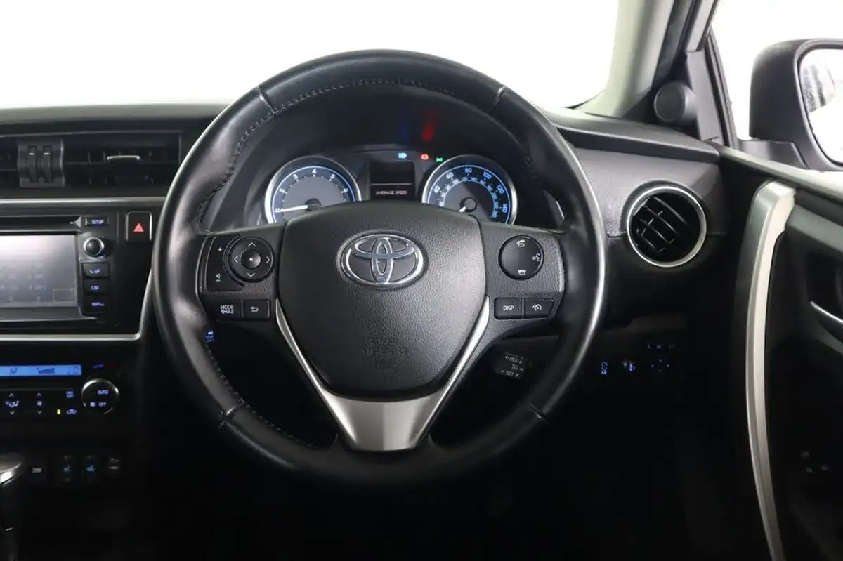 2014-toyota-auris-16-excel-hatchback-multidrive-s-big-18