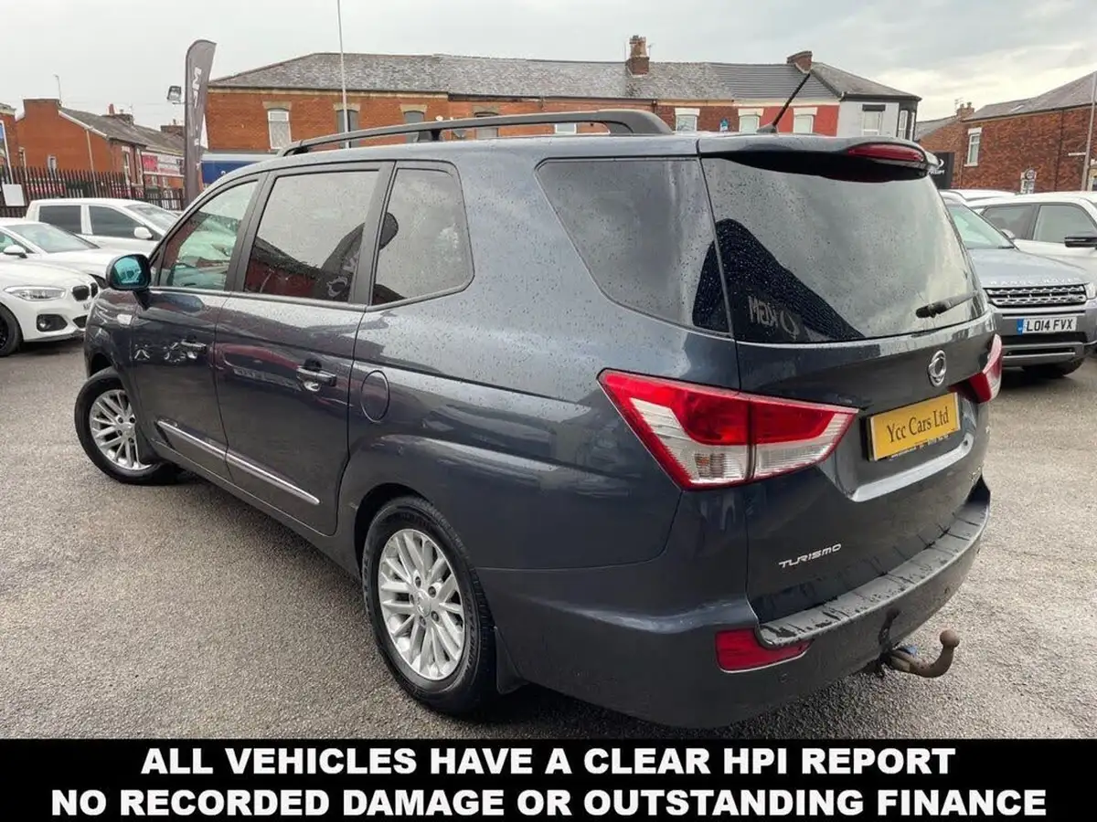 2014-kgm-ssangyong-turismo-20td-ex-big-8