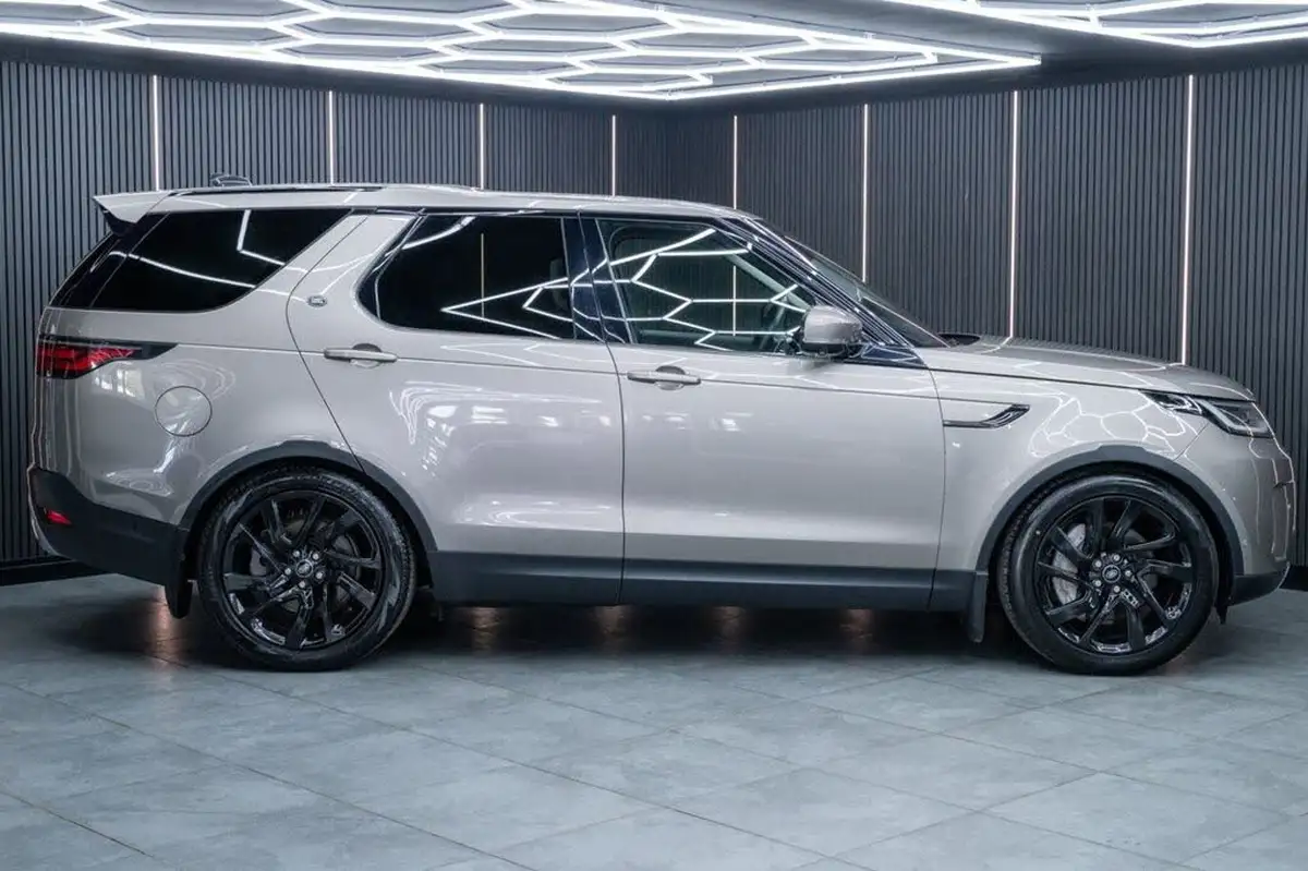 2021-land-rover-discovery-30-d300-commercial-hse-big-7