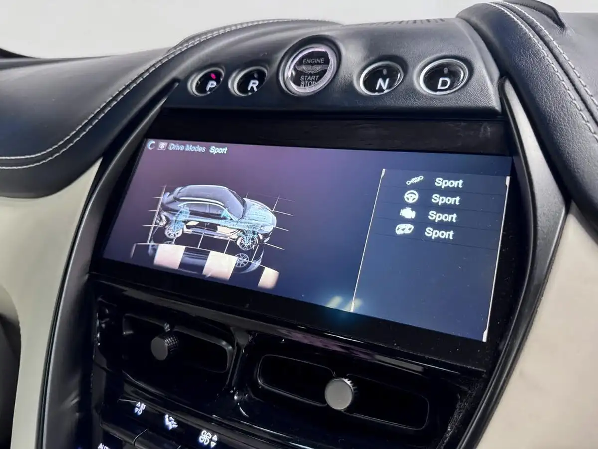 2021-aston-martin-dbx-40-v8-big-56
