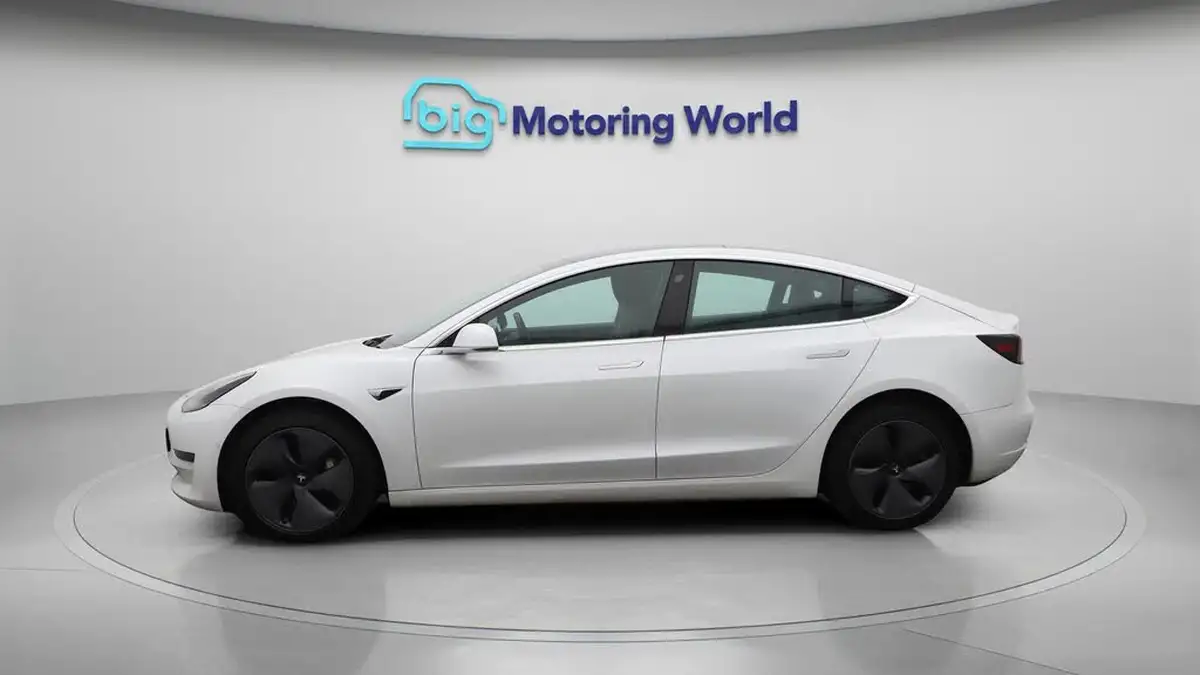 2020-tesla-model-3-e-standard-plus-big-4