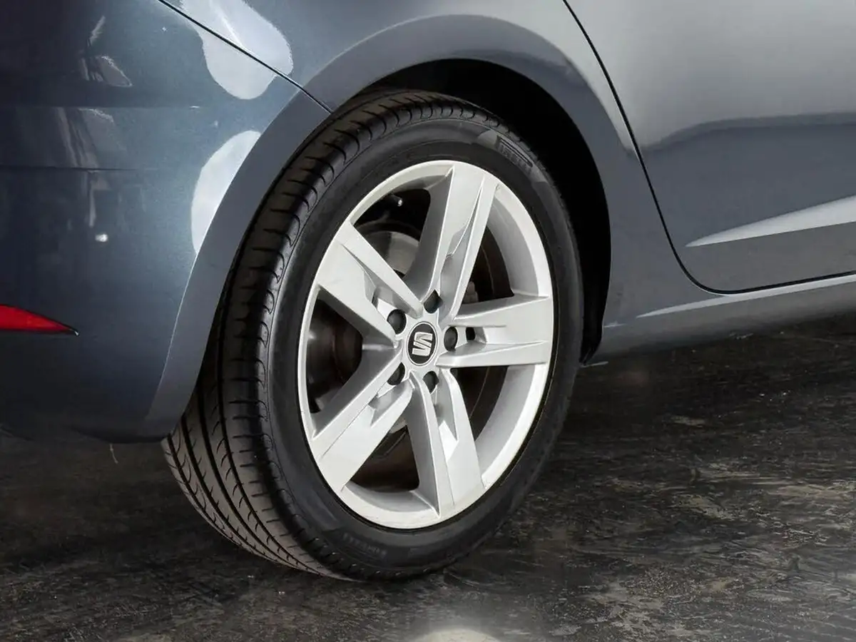 2019-seat-leon-20-tsi-fr-hatchback-big-11
