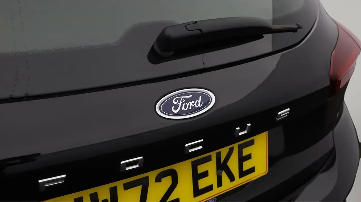 2023-ford-focus-10t-titanium-125ps-hatchback-big-20