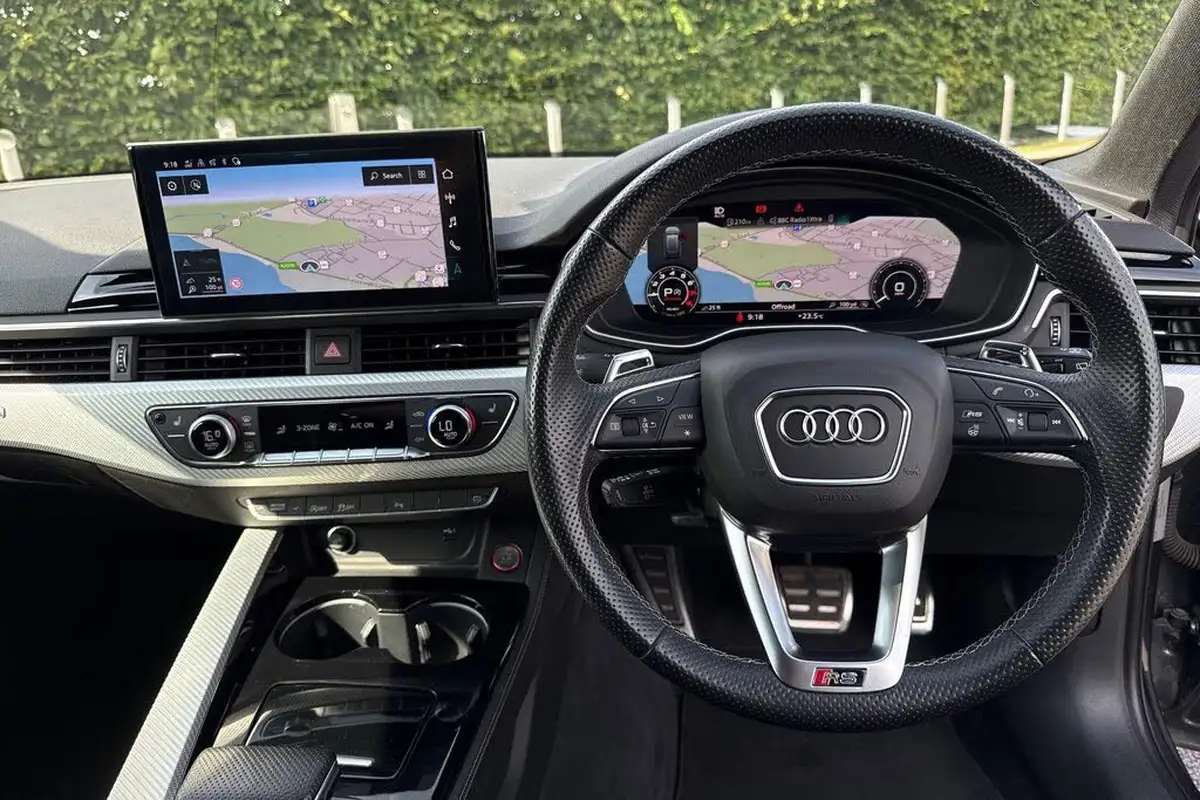 2022-audi-rs4-avant-29-tfsi-big-36