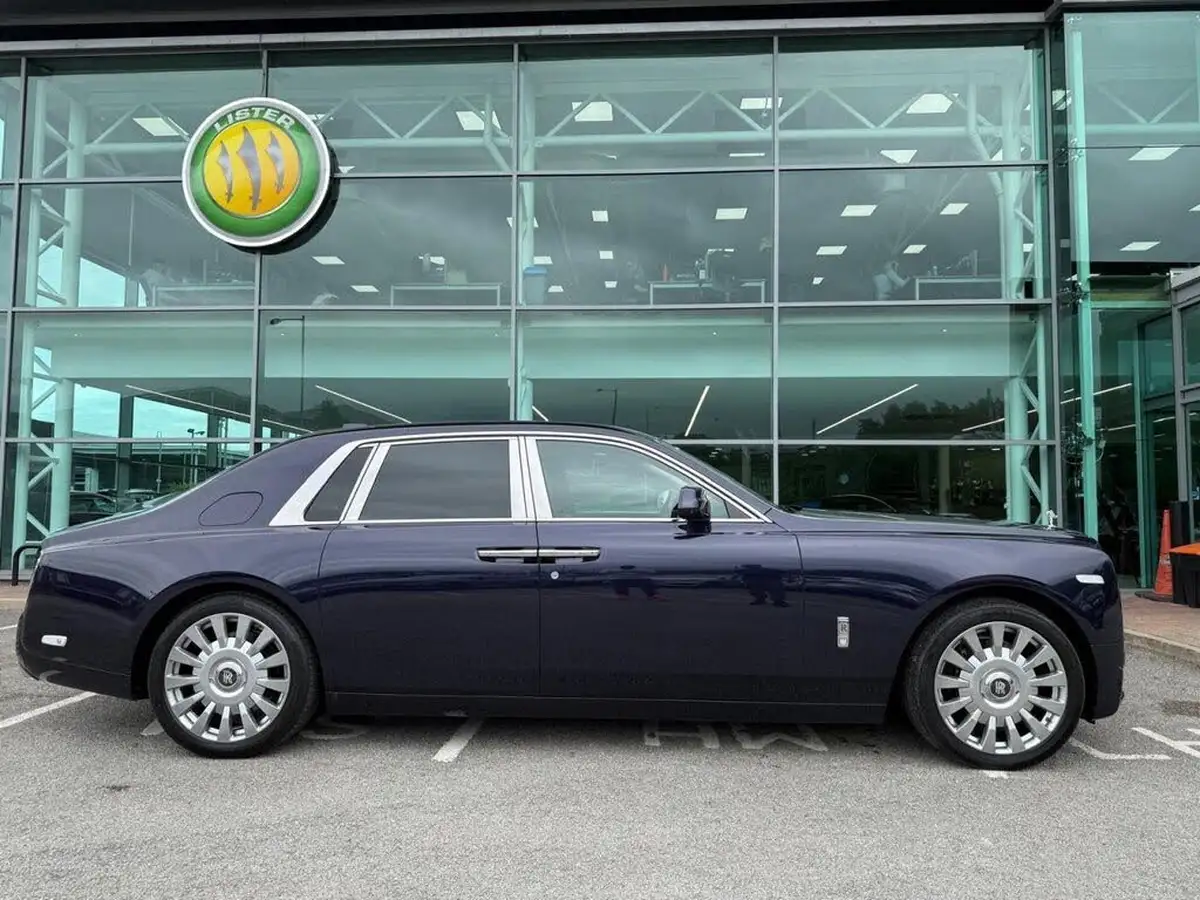 2018-rolls-royce-phantom-67-big-13