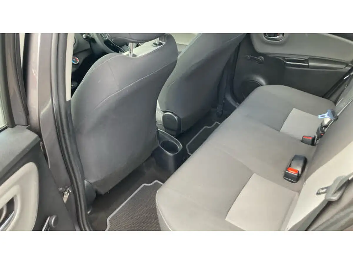 2019-toyota-yaris-15-vvt-i-icon-tech-111bhp-1496cc-big-15