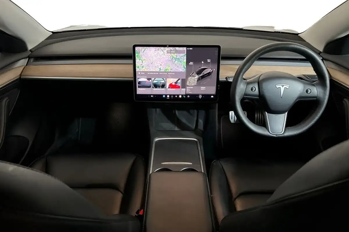 2022-tesla-model-3-e-performance-big-11