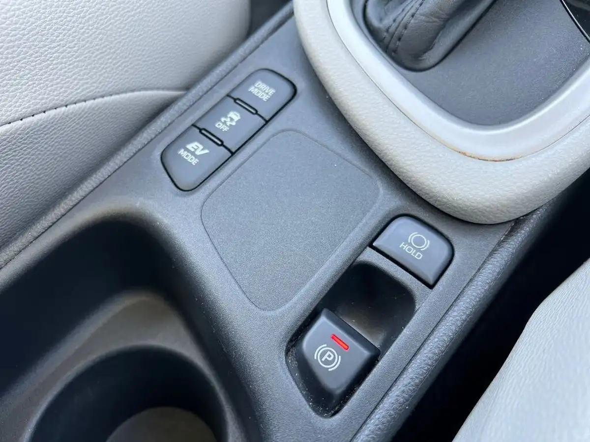 2021-toyota-yaris-15-vvt-i-excel-big-28