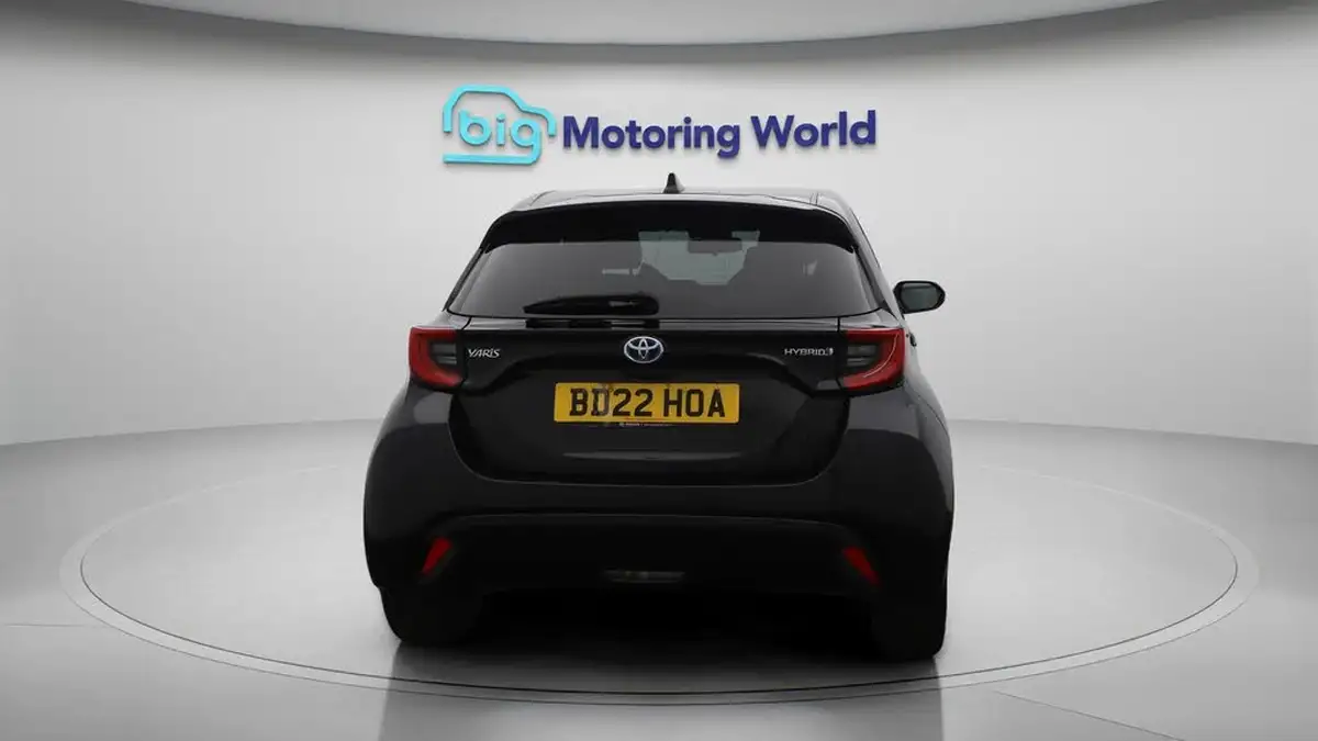 2022-toyota-yaris-15-vvt-i-excel-big-6
