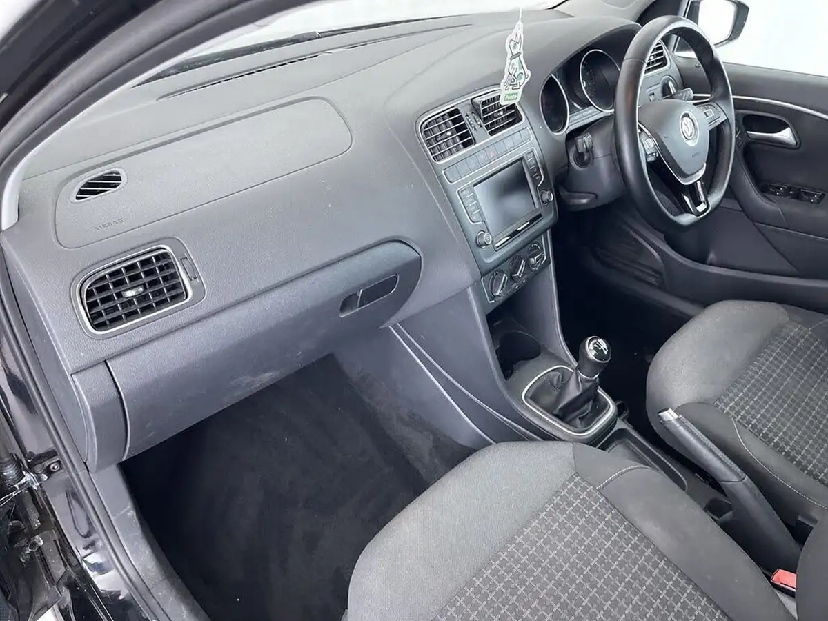 2016-volkswagen-polo-12-tsi-match-5d-big-28
