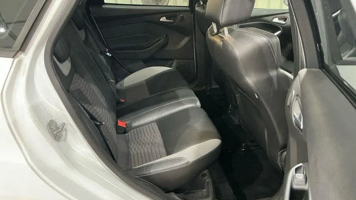 2012-ford-focus-20-st2-hatchback-big-12