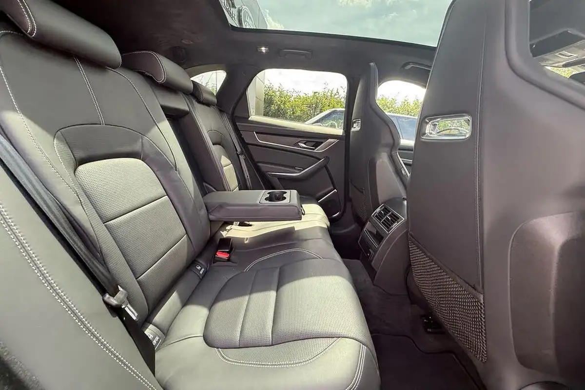 2023-jaguar-f-pace-30-d300-r-dynamic-hse-black-big-40