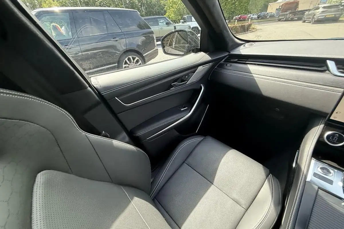 2023-jaguar-f-pace-30-d300-r-dynamic-hse-black-big-12