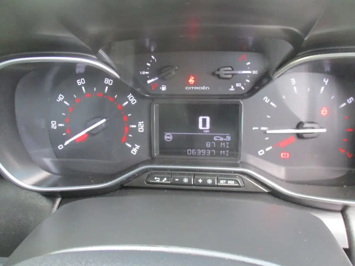 2018-citroen-c3-aircross-12-puretech-feel-82ps-big-28