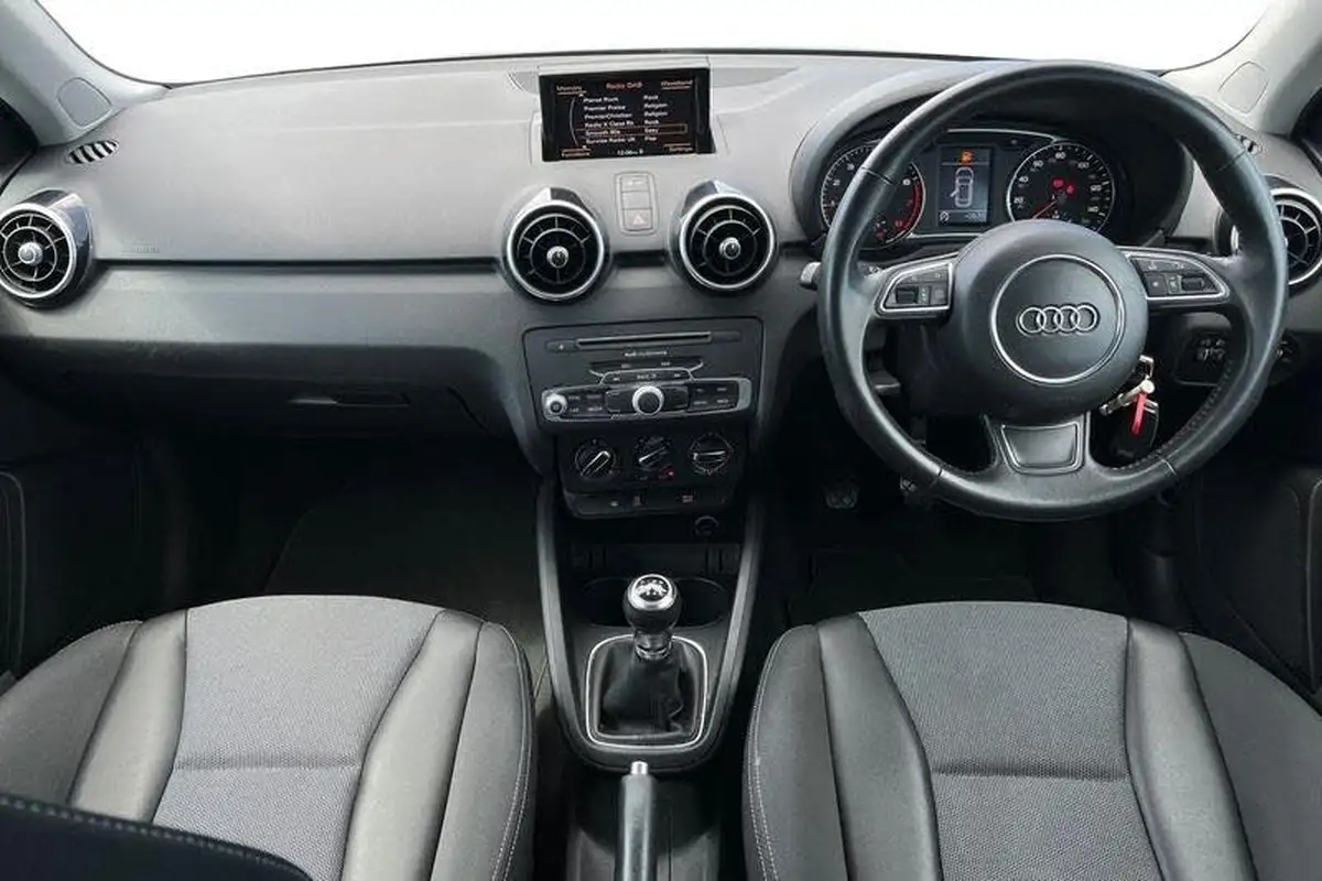 2016-audi-a1-14-tfsi-sportback-5d-big-9