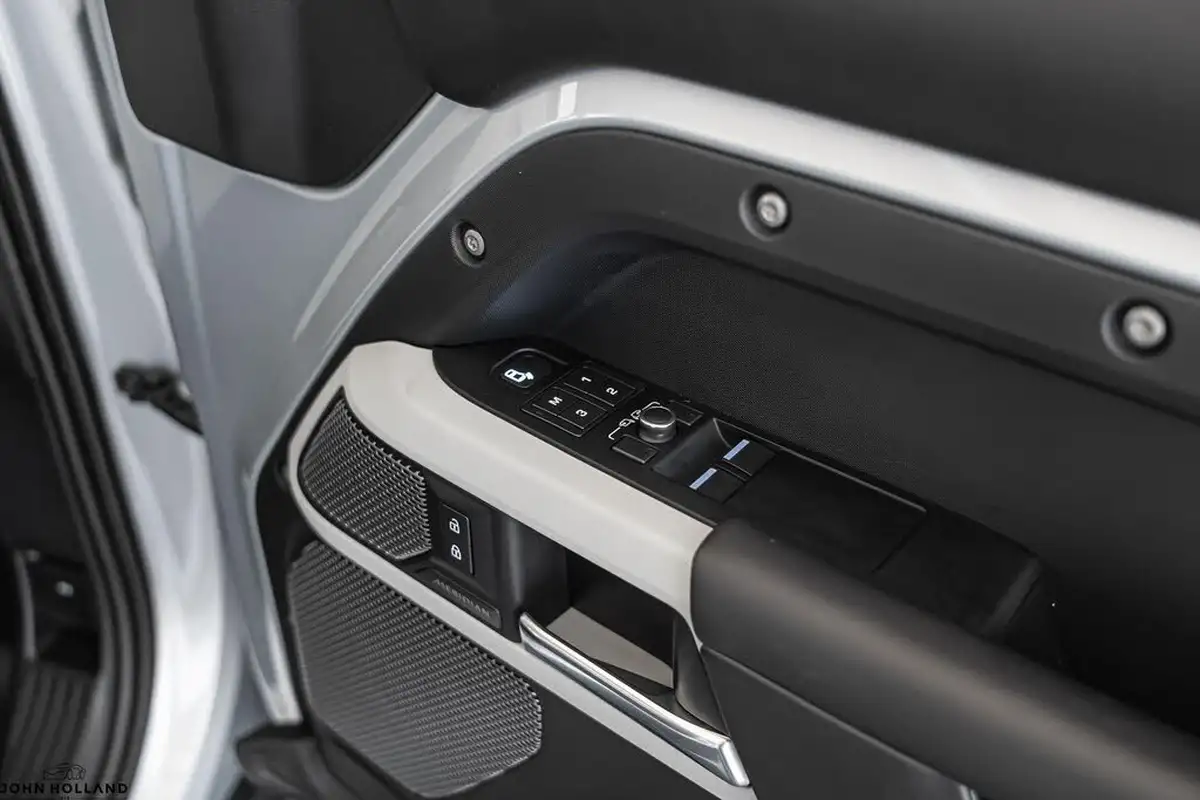 2021-land-rover-90-defender-30-d250-hse-big-41