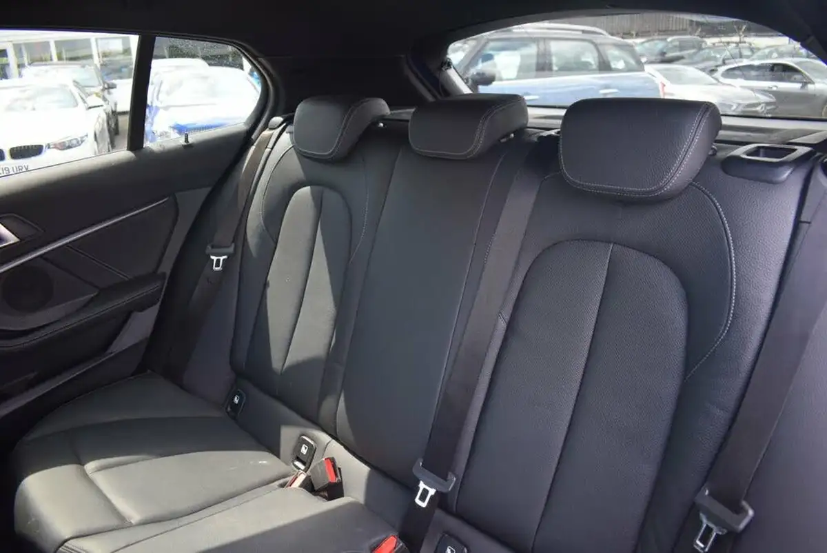 2020-bmw-1-series-20td-120d-xdrive-m-sport-big-14