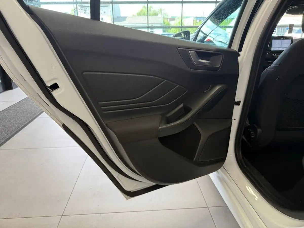 2019-ford-focus-15t-st-line-estate-big-26