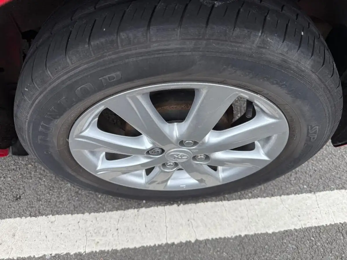 2013-toyota-yaris-133-tr-vvt-i-5d-big-22